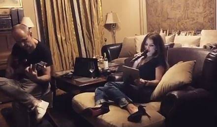 Есил Дюран откри сезона на домашните концерти (ВИДЕО)