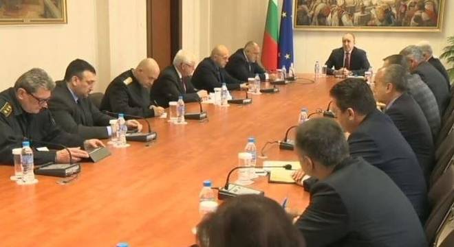 Обсъждат строга домашна карантина за пенсионерите. Гледайте на ЖИВО