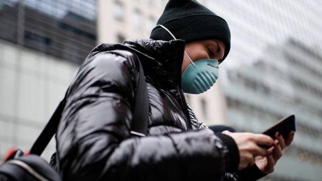 Как да почистите телефона си, за да се предпазите от коронавирус (COVID-19)