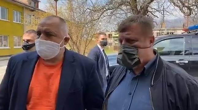 Обсъжда се сутрин магазините да работят само за пенсионерите. Борисов и Каракачанов в Калофер (ВИДЕО)