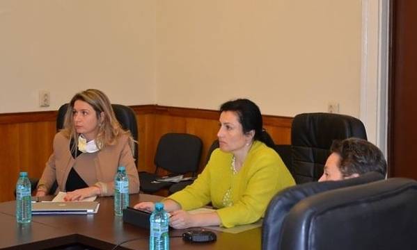 Танева предложи на ЕК недоговорените бюджети да са в подкрепа на уязвими производители