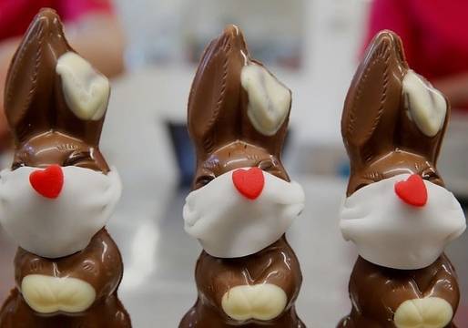 И шоколадови великденски зайчета слагат маски заради вируса (СНИМКИ)