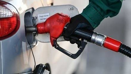 Потреблението на горива се срина с 30-40%. Цените на бензина и дизел са под 2 лв.