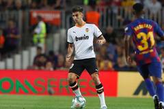 „Ливърпул“ наблюдават нападател на „Валенсия“