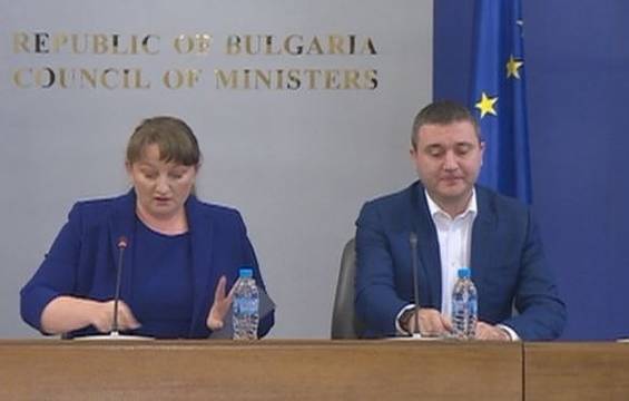 Държавата ще плати 60% от заплатите на служителите на фирми в затруднение. Ето кои сектори получават подкрепа