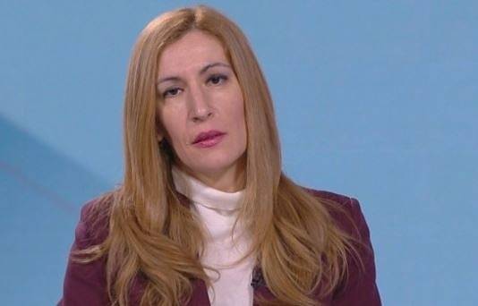 Ангелкова: Шезлонгите и чадърите на плажа за българи да са безплатни това лято
