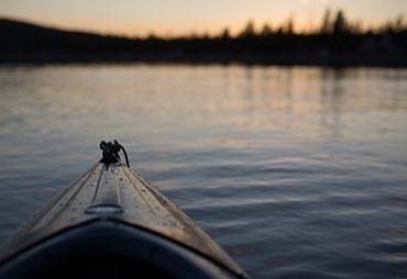 Внучка на Робърт Кенеди и синът й са в неизвестност след инцидент с кану край атлантическото крайбрежие
