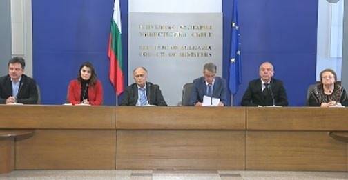 Проф. Костов разпусна медицинския съвет две седмици след неговото създаване