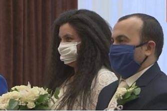 Сватба по време на епидемия: 8 двойки си казаха „да“ в София