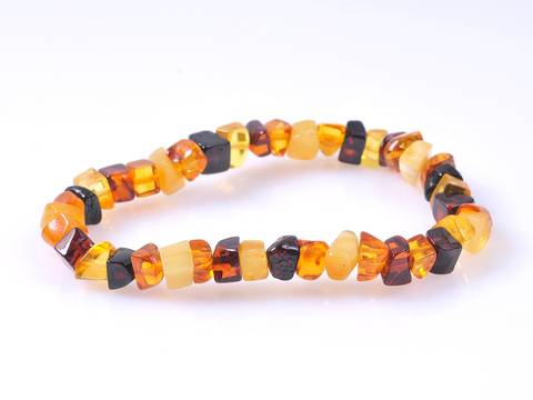 Дамска гривна от кехлибарени кубчета