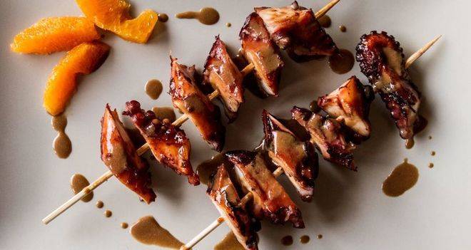 Октопод в портокалов сос