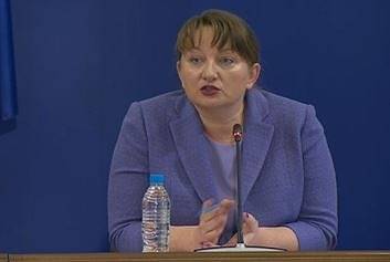Министър Сачева: Над 61 000 са безработните от началото на извънредното положение