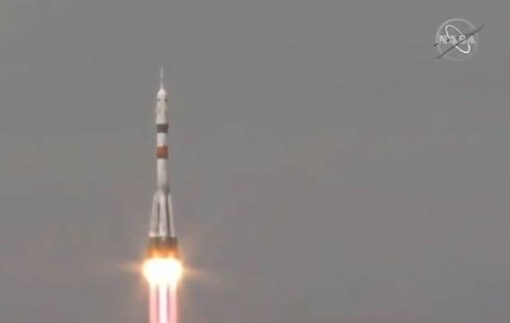 УСПЕХ: Пилотираният космически кораб Союз МС-16 излетя в космоса с трима души на борда!