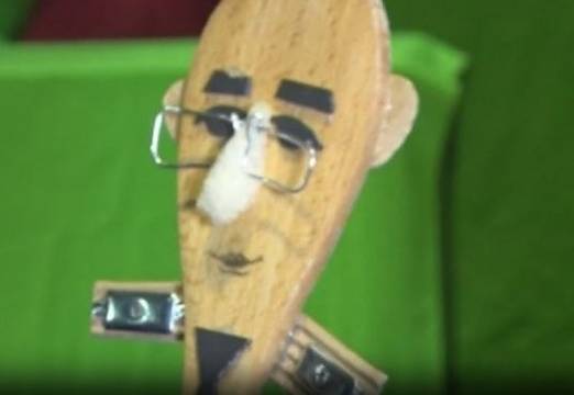 Ген. Мутафчийски в куклен кризисен щаб в театъра в Бургас