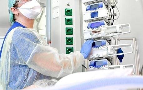 Мрачен рекорд: Починалите от COVID-19 във Великобритания надхвърлиха 10 хил. души