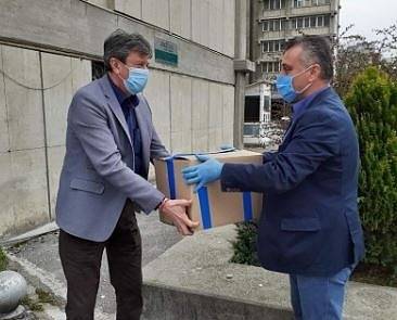 ВМРО дари предпазни шлемове за лекарите от Македония
