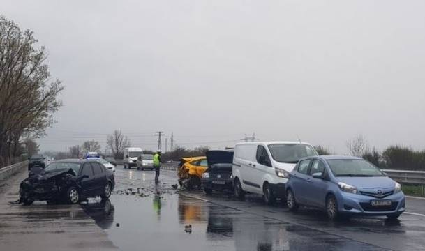 Тежка верижна катастрофа на АМ „Тракия“ преди КПП-то за влизане в София