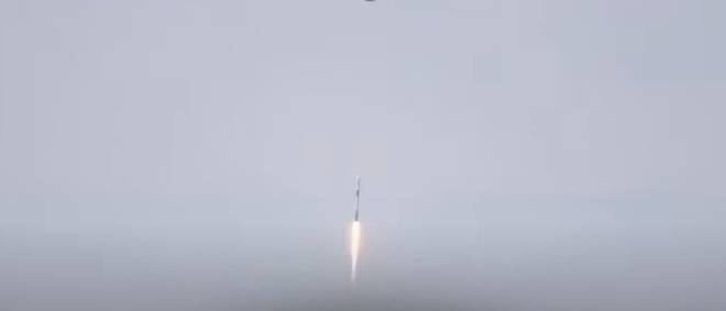 УСПЕХ: СпейсЕкс изстреля 60 спътника Старлинк, безпроблемно кацане на ракетна степен!