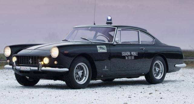 Продава се уникална полицейска суперкола Ferrari (СНИМКИ)