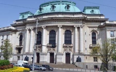 От фасадата на Ректората на СУ се отстраняват съществуващи от 20 години външни климатични тела