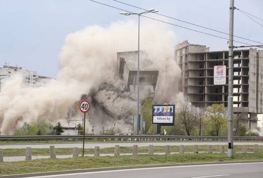 Взривиха 17-етажната сграда на ИПК „Родина“ (СНИМКИ)