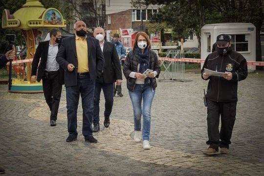 Отварят градските паркове и градини за разходки с деца