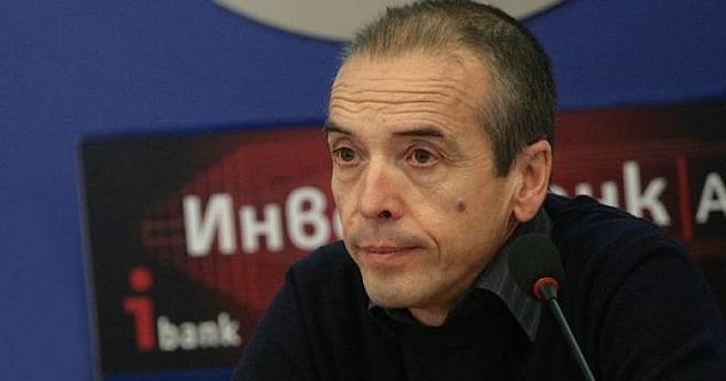 Доц. Мангъров: 70% от българите трябва да преболедуват, никакви мерки не могат да го спрат
