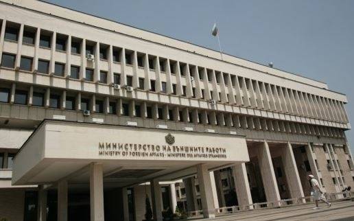 Консулските ни служби постепенно преминават в нормален режим на работа