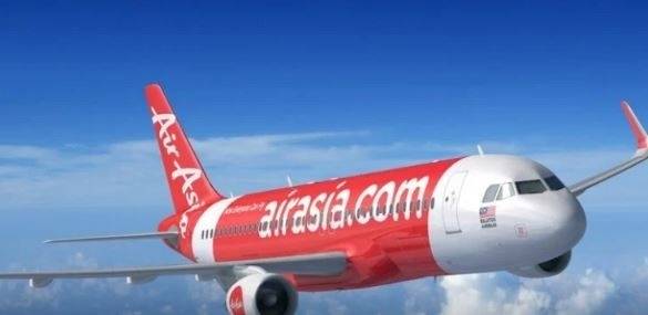 Авиокомпания екипира стюардесите си с нови униформи (СНИМКИ)