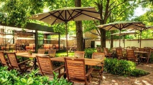 Само метър отстояние между масите искат ресторантьорите