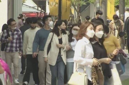 „Отмъстително пазаруване“ в Южна Корея след отварянето на моловете (СНИМКИ)