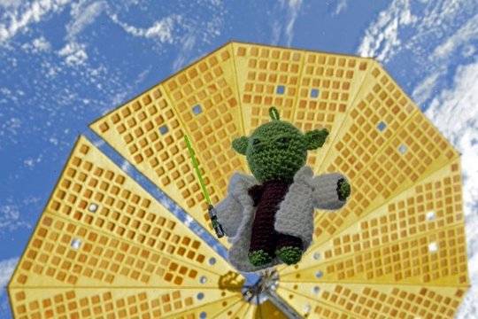 Любопитно: космонавтът Иван Вагнер е закарал плетен Йода на МКС