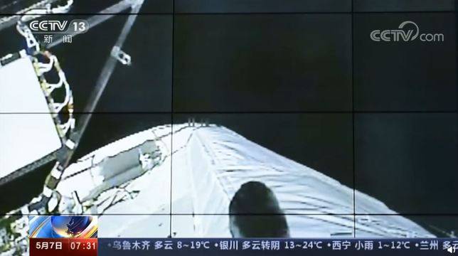 Китайският космически кораб вече се отдалечава на 4 980 километра от Земята