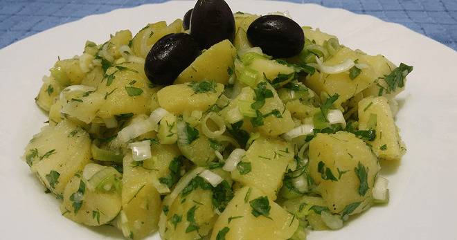 Картофена салата с лук