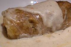 Зелеви сарми с млечен сос