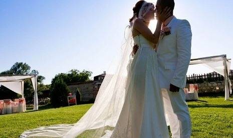 Разрешиха сватбите на открито