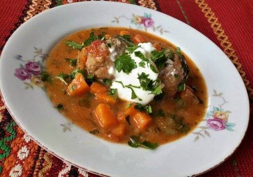 Вкусна яхния с кюфтета