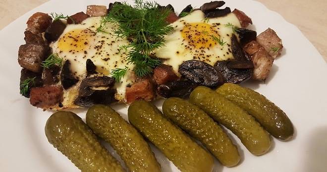 Гъби с Яйца и Бекон