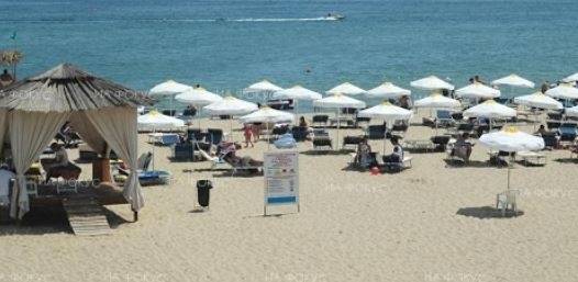 Не ни трябва маска на плажа, нито да се дезинфекцираме