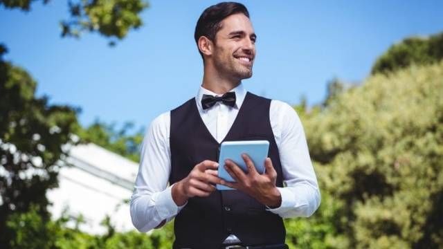 Когато поръчката стига до бара преди сервитьора