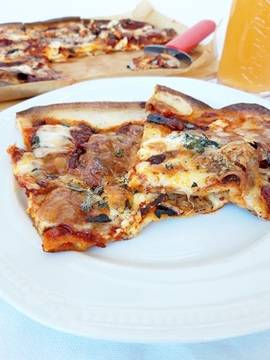 Бърза тънка пица от тесто без мая