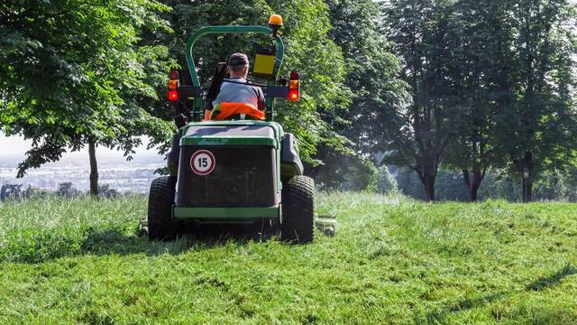 Почистване на дворове Варна