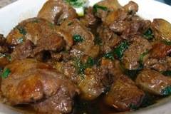 Пилешки дробчета с лук