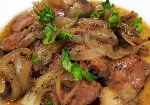 Бързи пилешки дробчета с лук