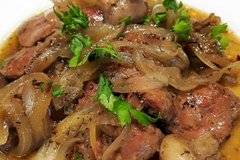 Бързи пилешки дробчета с лук