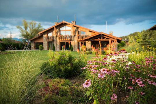 Топ 3 планински хижи в България за уединение от всичко и всички