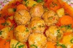 Бабините кюфтета яхния