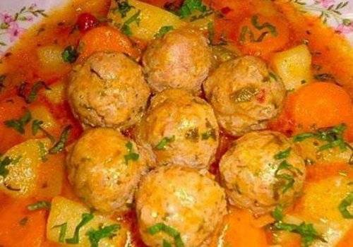 Кюфтета яхния с чушки и домати на фурна