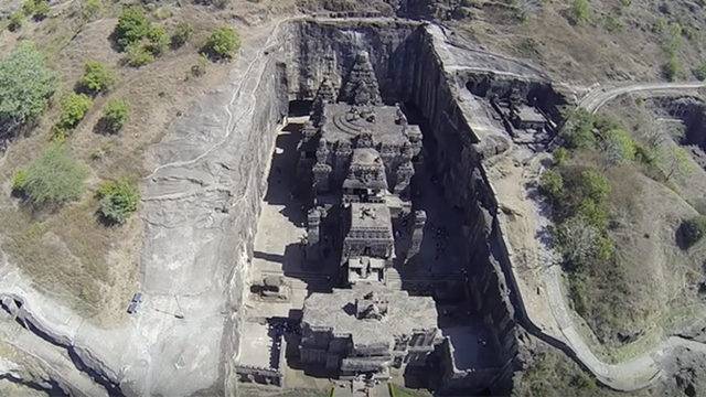 Храм, издялан от една единствена скала в Индия (видео с Кайлаша)