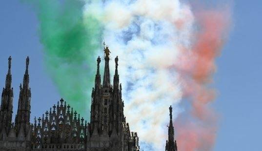 В Италия отбелязват края на карантината с авиошоу